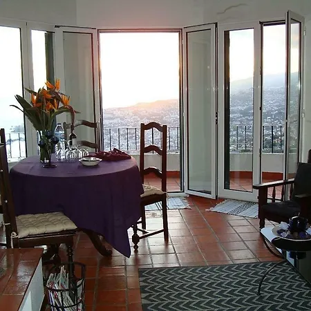 Charmoso No Funchal, Com Grande Jardim E Vista Esplendida *